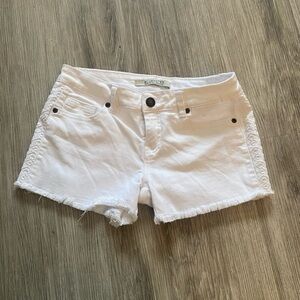 BLUENOTES SIZE 27 women’s white denim shorts with raw hem. Like new. Stretch